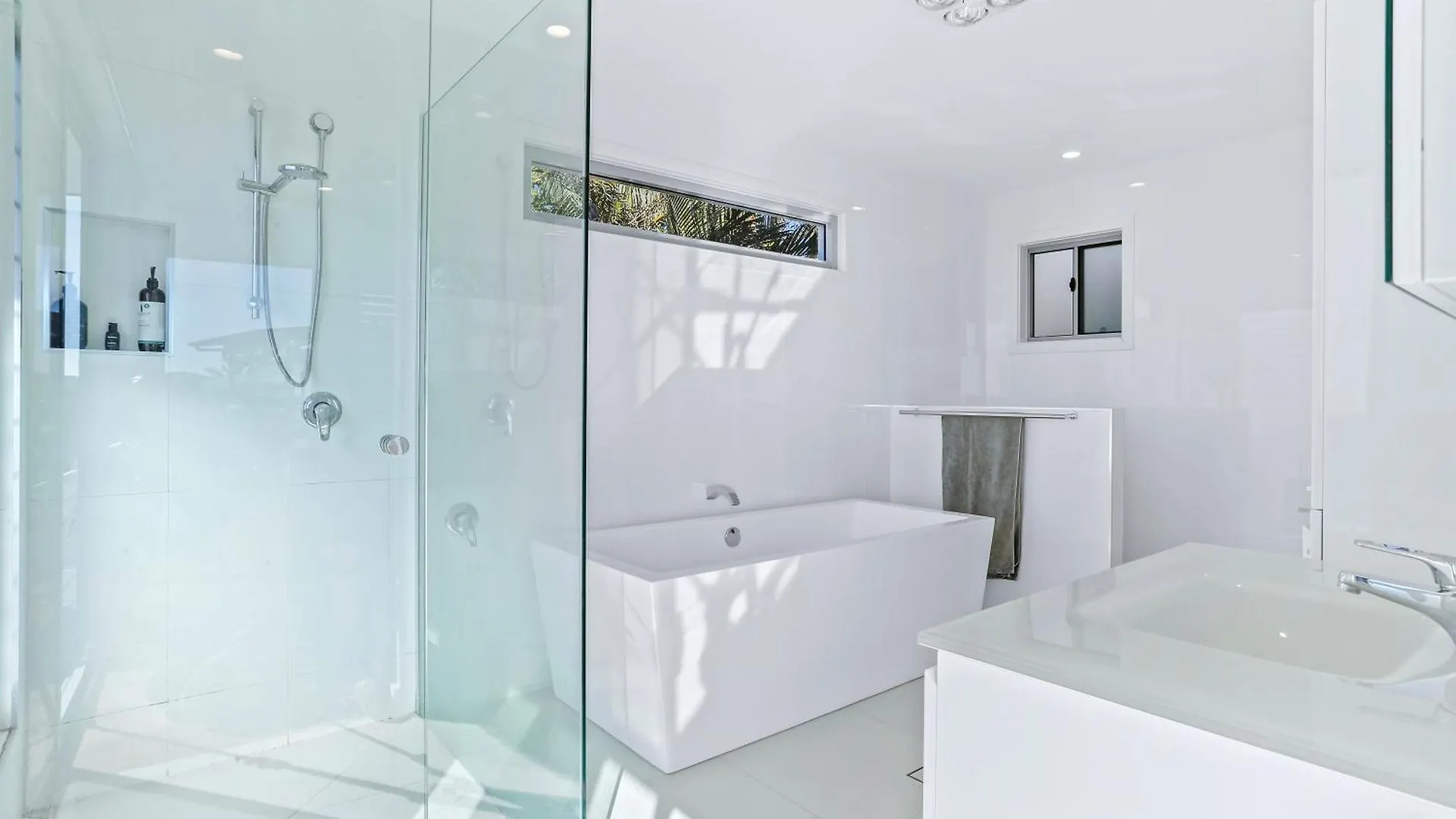 Spectacular Beachside Living, Sunrise Beach Australien