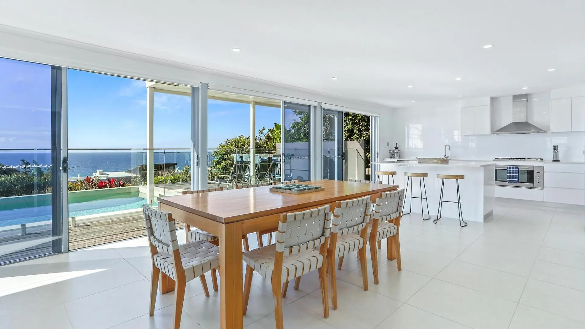 Spectacular Beachside Living, Sunrise Beach Australia