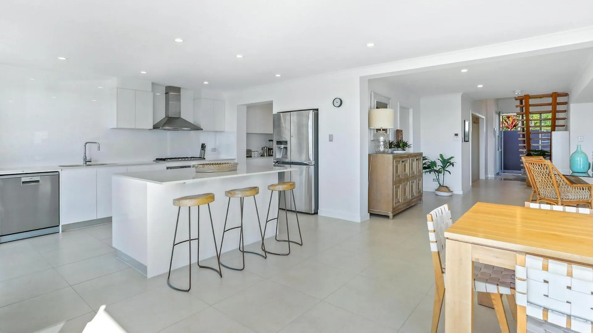Spectacular Beachside Living, Sunrise Beach 0*,  Australia