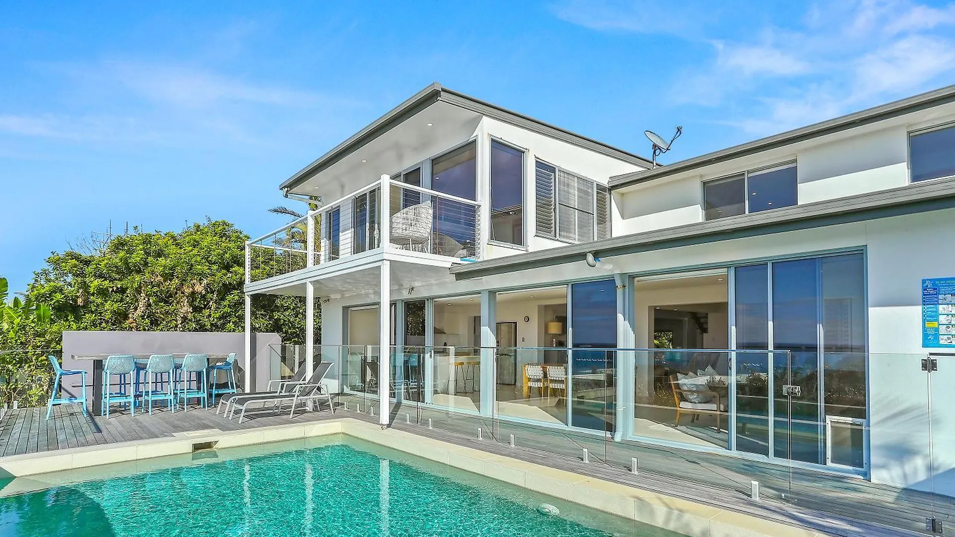 Spectacular Beachside Living, Sunrise Beach Holiday home