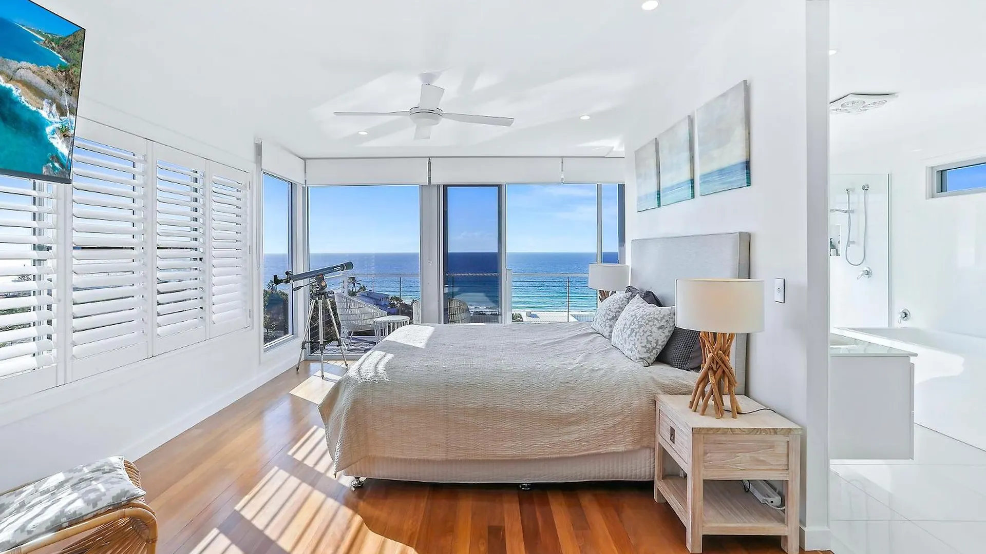 Spectacular Beachside Living, Sunrise Beach