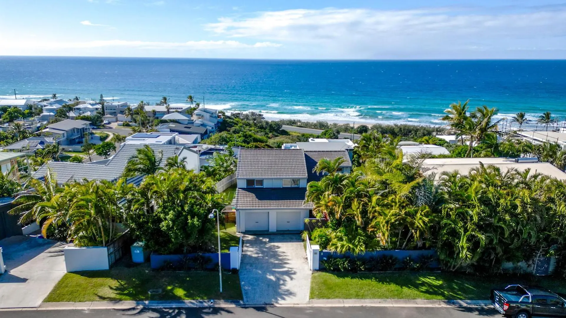 Spectacular Beachside Living, Sunrise Beach