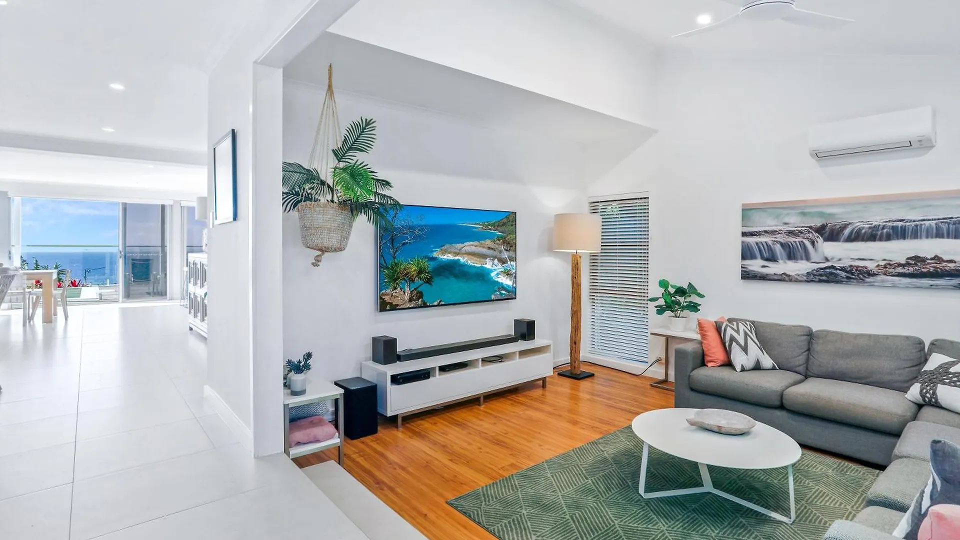Spectacular Beachside Living, Sunrise Beach 0*,
