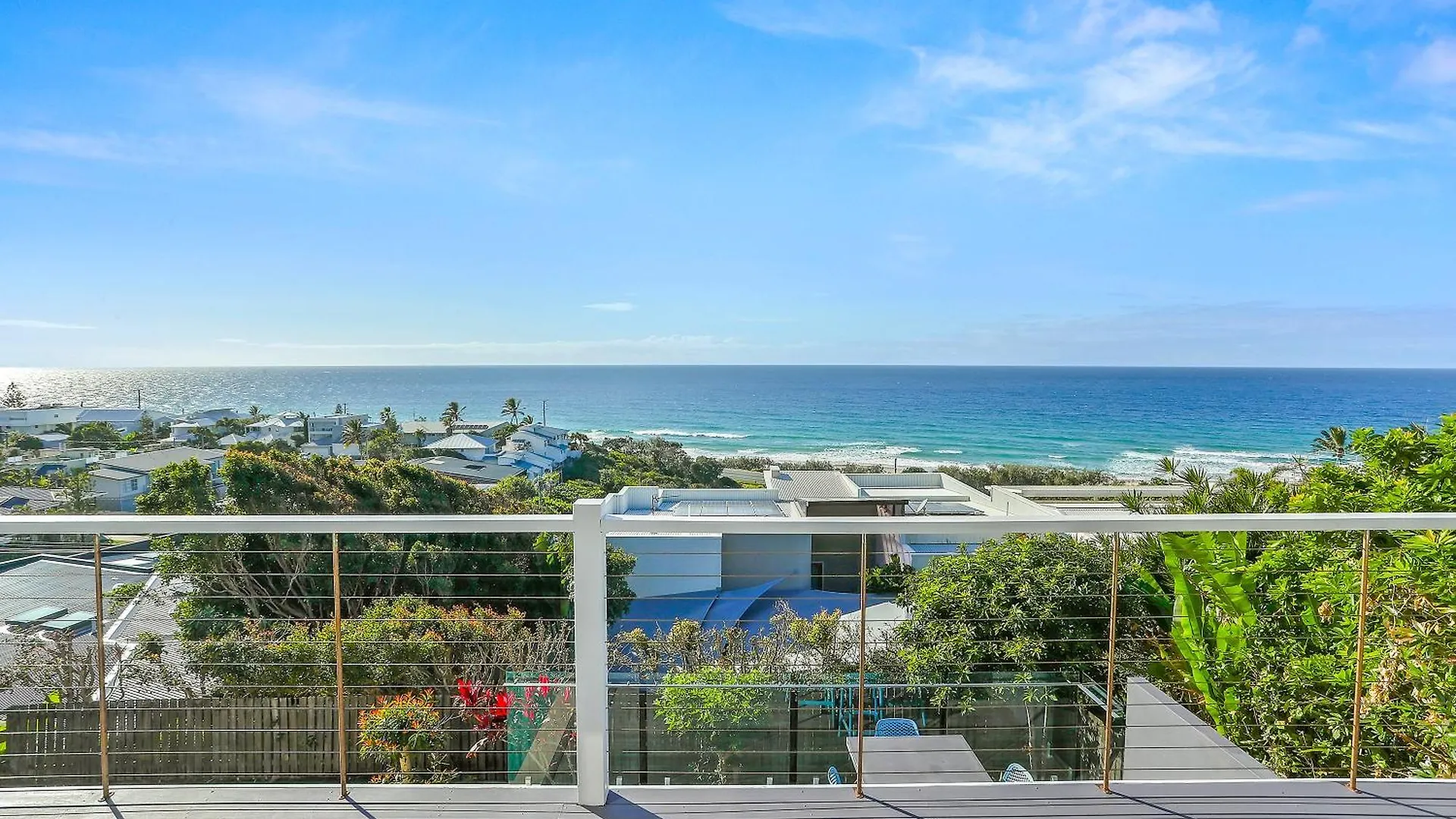 Spectacular Beachside Living, Sunrise Beach 0*,
