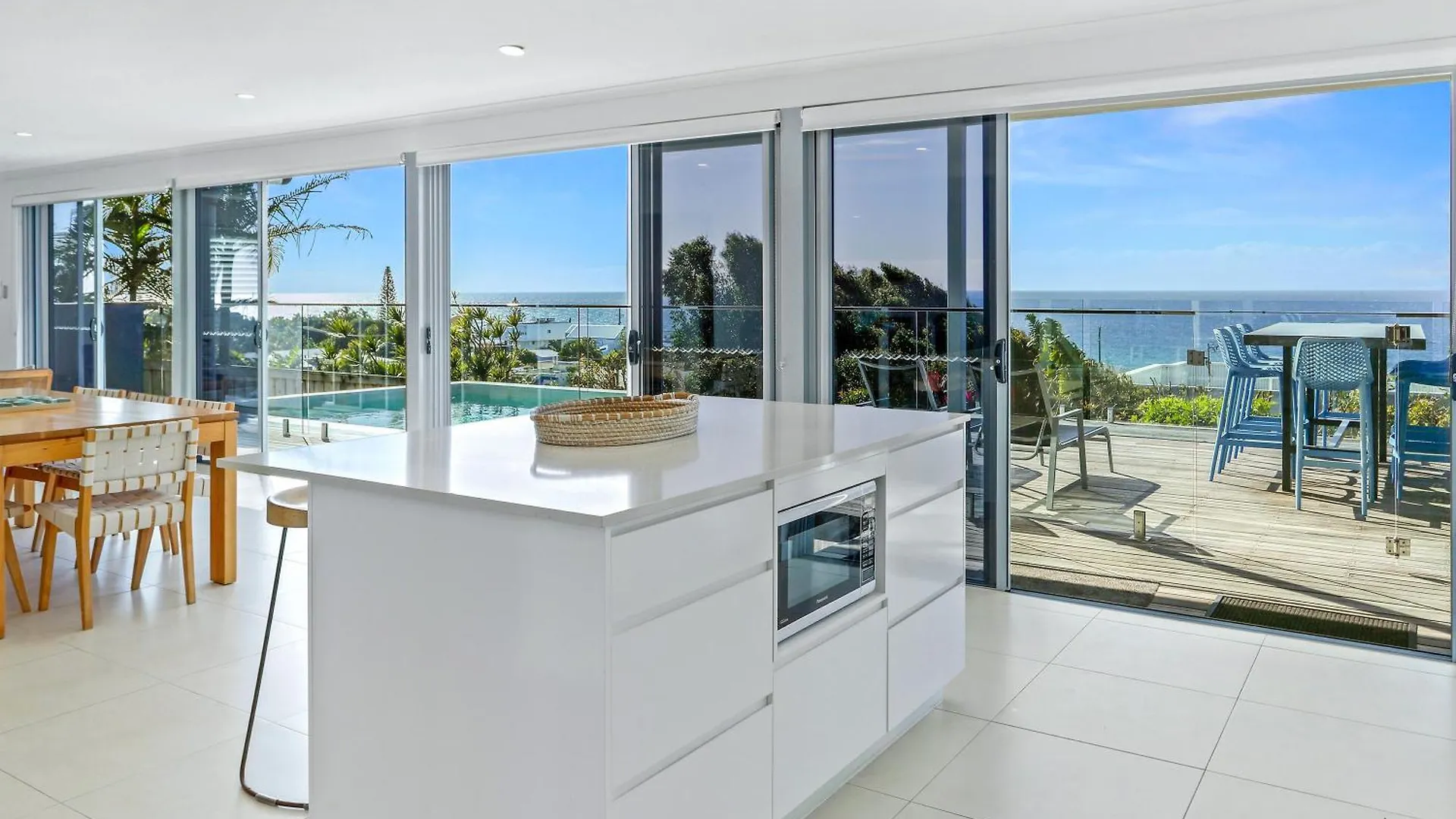Spectacular Beachside Living, Sunrise Beach