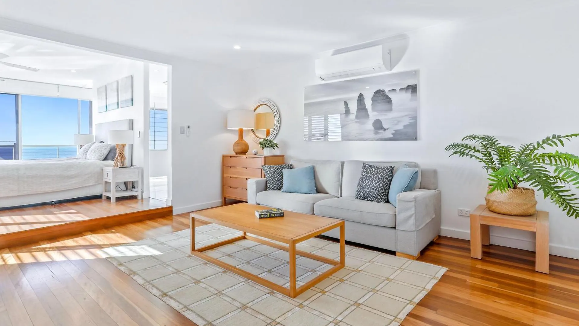 Spectacular Beachside Living, Sunrise Beach Holiday home